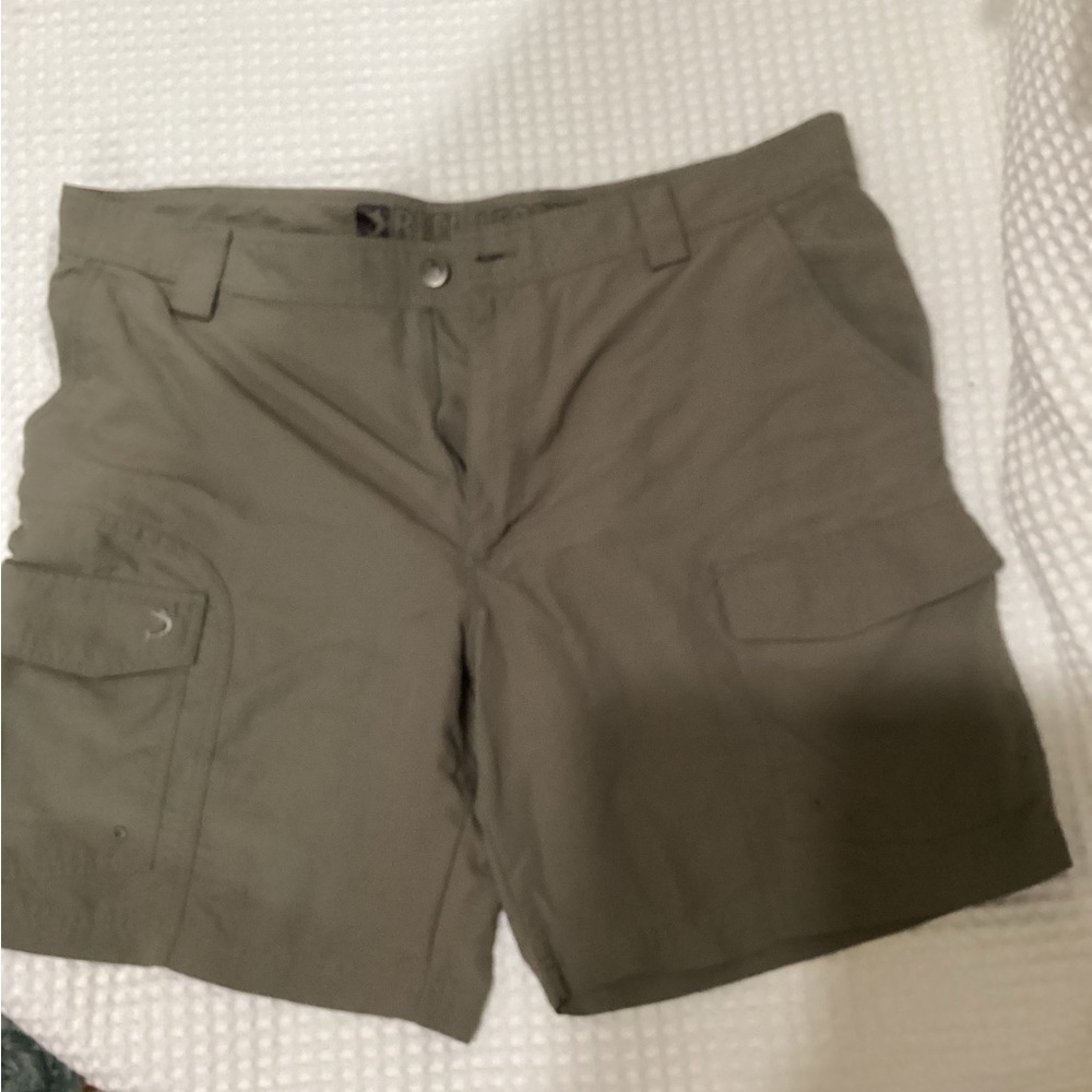 Reel Legend Army Green Nylon Cargo Shorts size 40